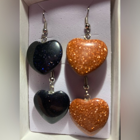 Set of 2 Heart Shaped  Dangle Sandstone Pierced Earrings - Picture 8 of 8